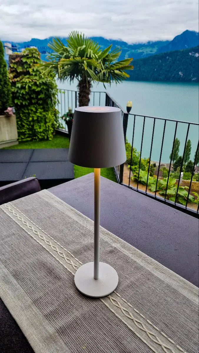 LED Bordlampe – Trådløs, Berøringskontrol &amp; Dæmpbart Lys