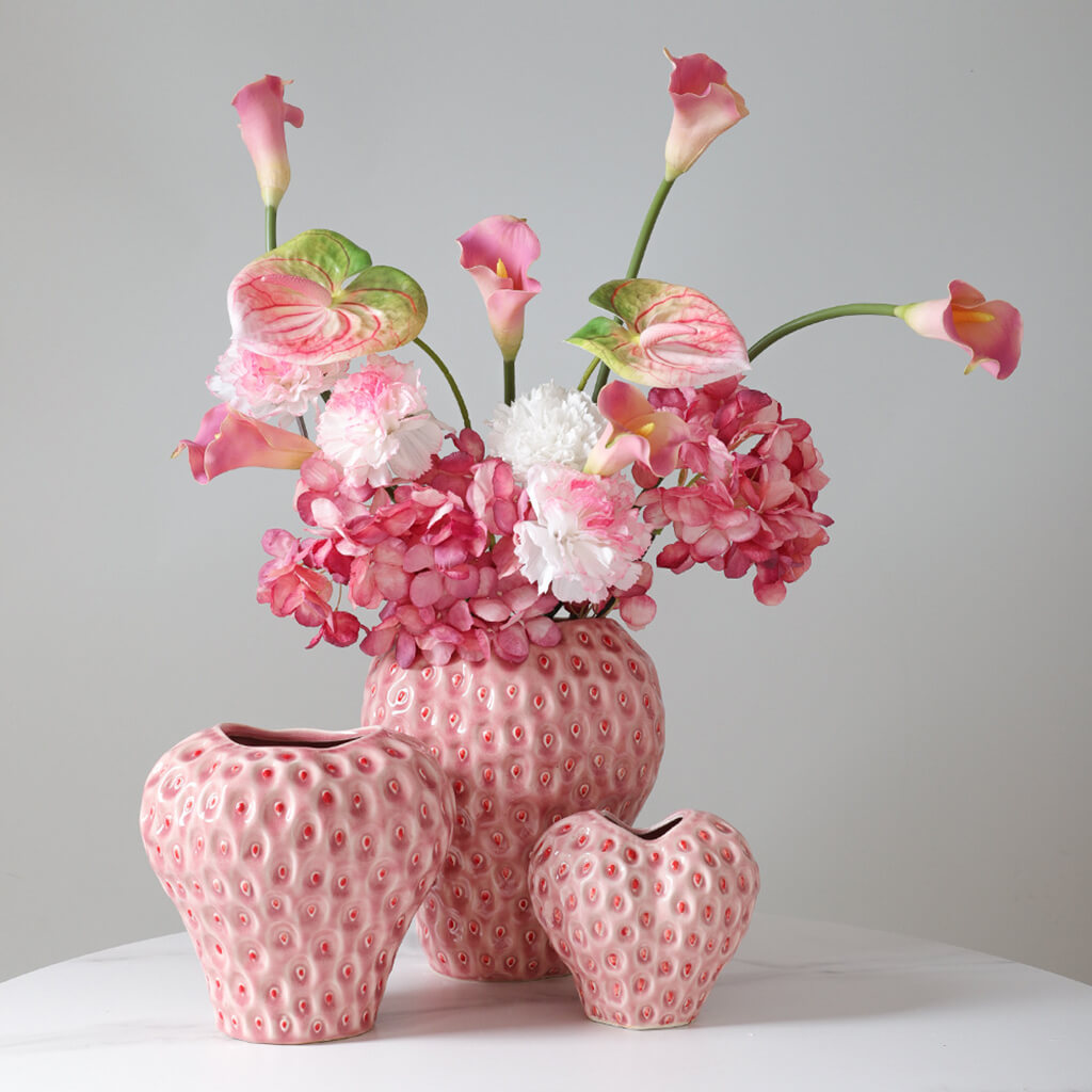Jordbærformet keramisk vase