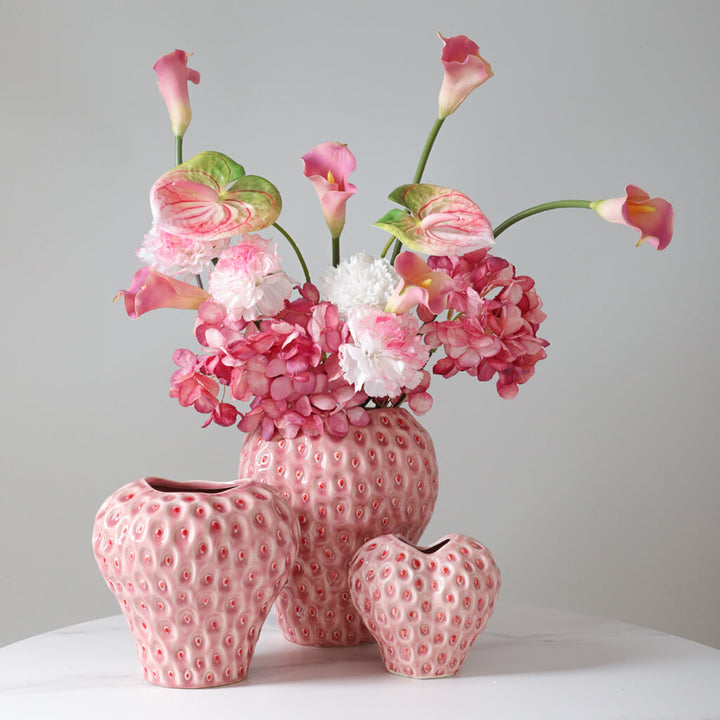 Jordbærformet keramisk vase