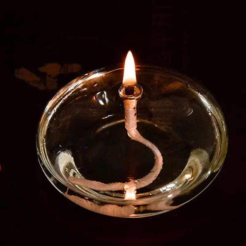 Transparent olie lampe lavet af glas som lysestage