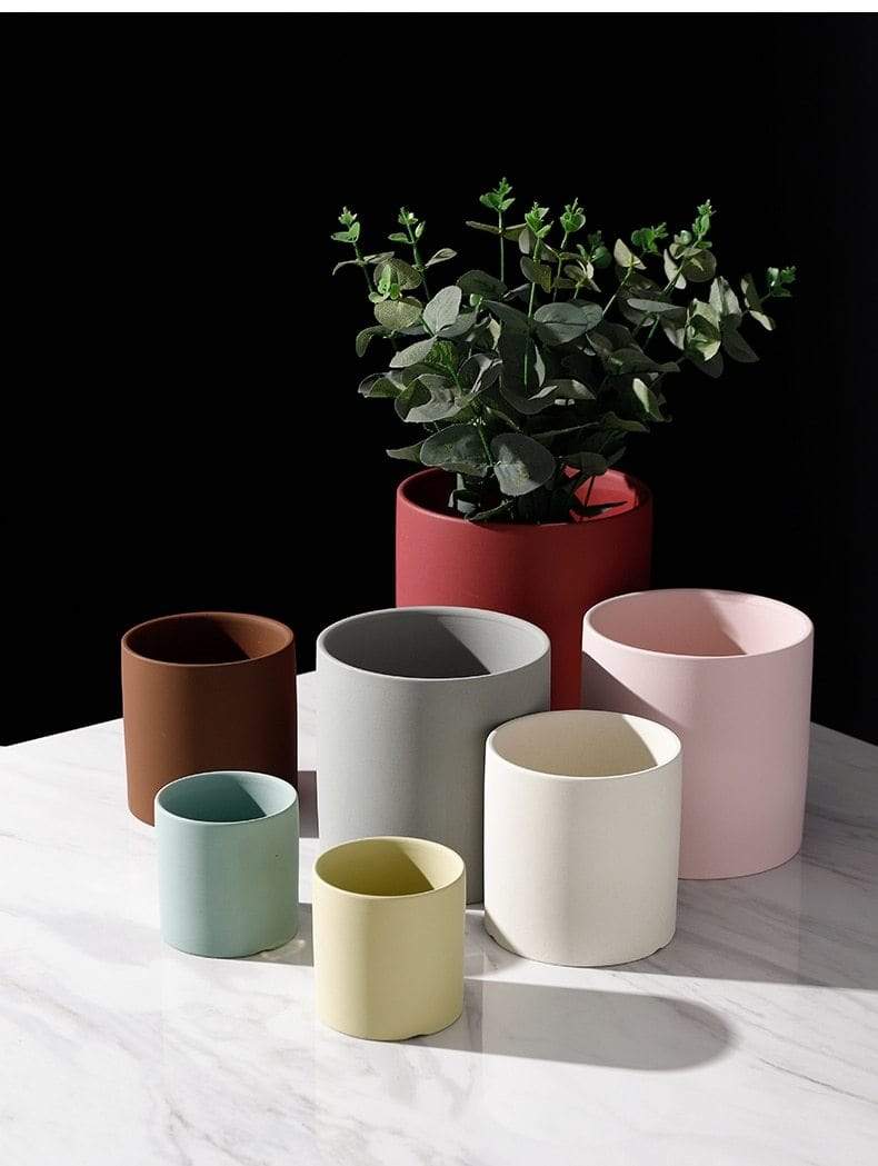 farverige keramiske blomsterpotter
